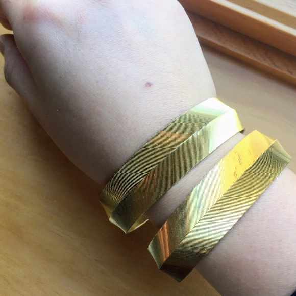 Vintage 2pc set Monet signed gold tone bracelets - Picture 3 of 8